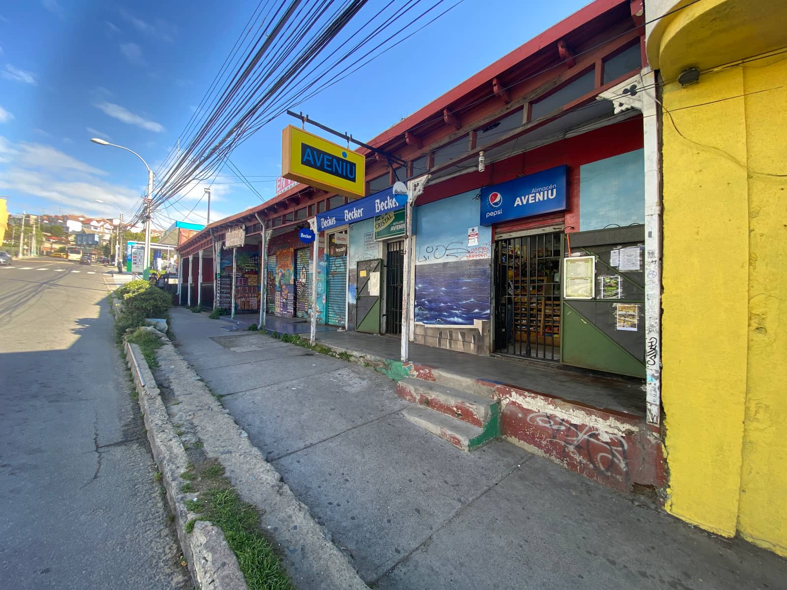 Vendo terreno con locales comerciales — imagen 3