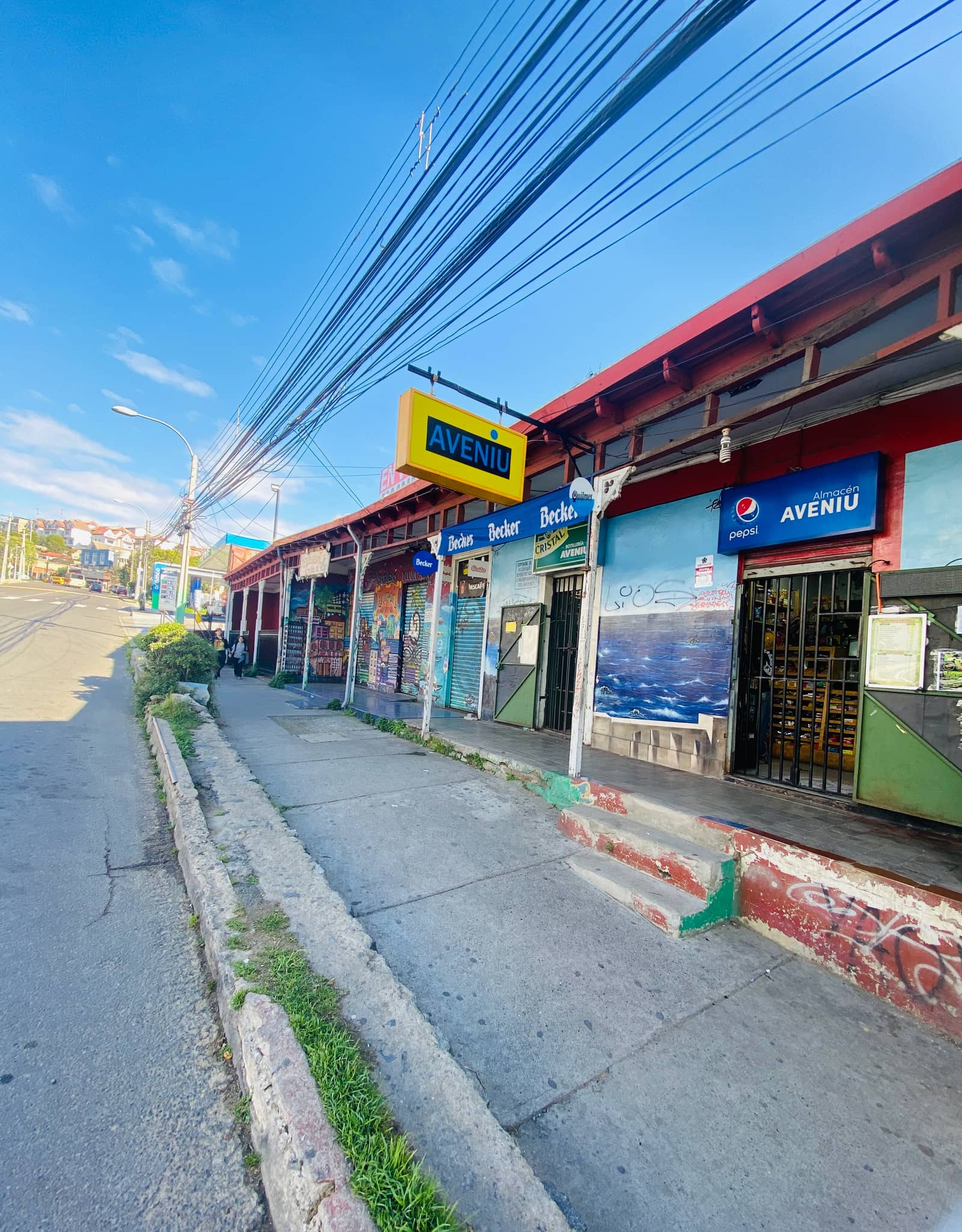 Vendo terreno con locales comerciales